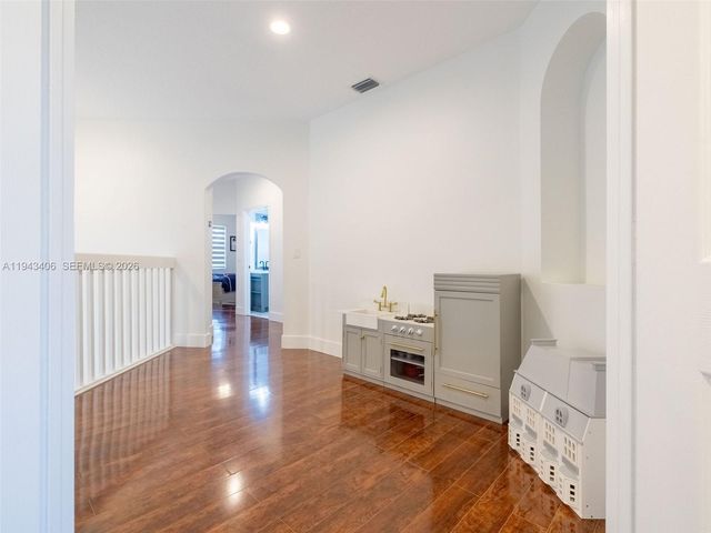 2763 Oakbrook Dr, Weston, FL 33332