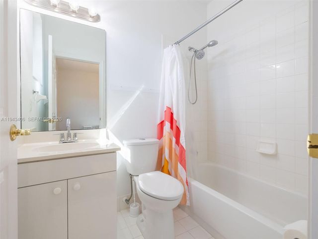 2763 Oakbrook Dr, Weston, FL 33332