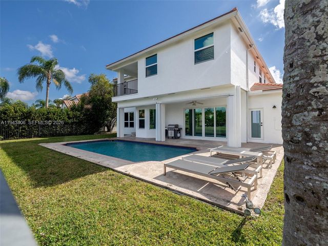 2763 Oakbrook Dr, Weston, FL 33332