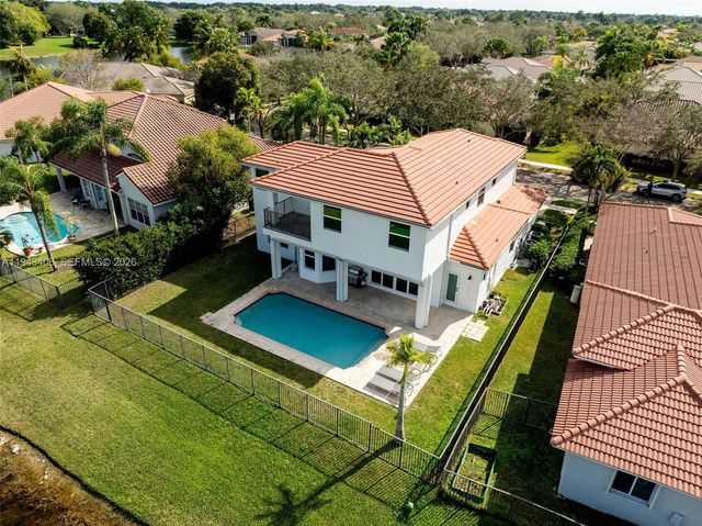 2763 Oakbrook Dr, Weston, FL 33332