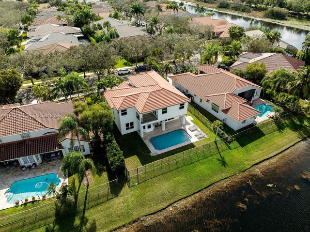 2763 Oakbrook Dr, Weston, FL 33332