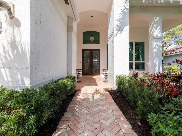 2763 Oakbrook Dr, Weston, FL 33332