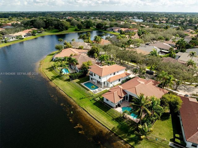 2763 Oakbrook Dr, Weston, FL 33332