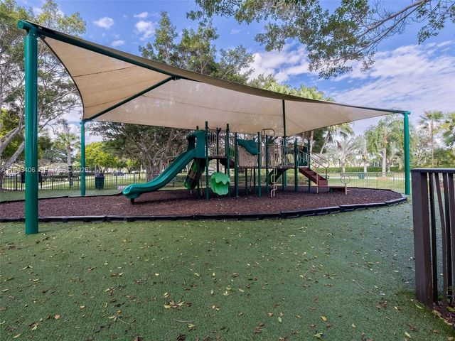 2763 Oakbrook Dr, Weston, FL 33332