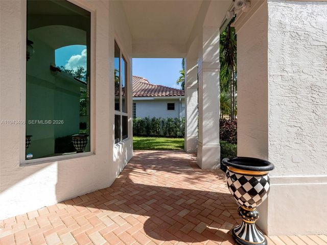 2763 Oakbrook Dr, Weston, FL 33332