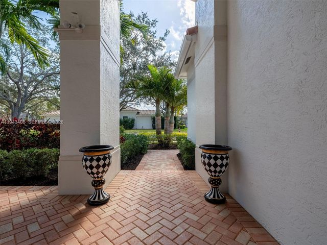 2763 Oakbrook Dr, Weston, FL 33332