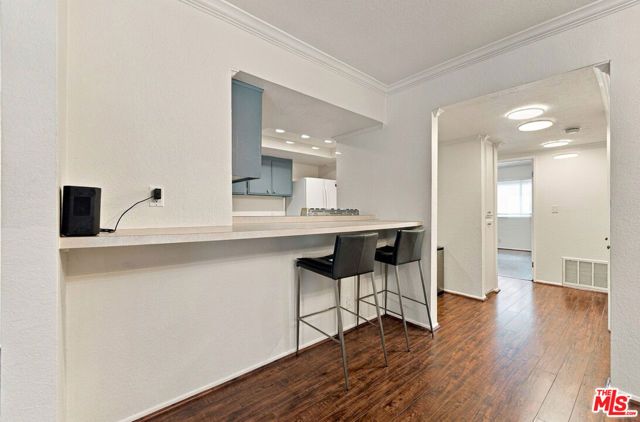 11918 Avon Way 102, Los Angeles, CA 90066