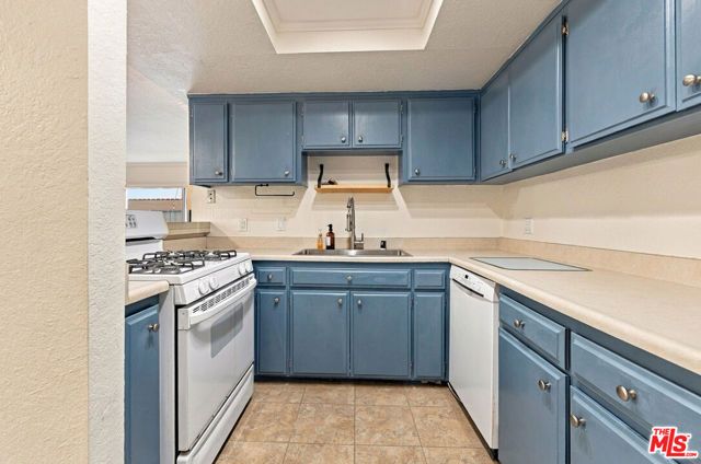 11918 Avon Way 102, Los Angeles, CA 90066
