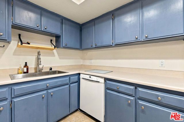 11918 Avon Way 102, Los Angeles, CA 90066