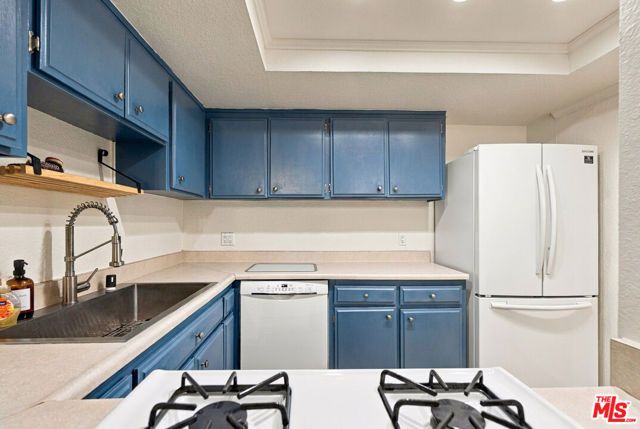 11918 Avon Way 102, Los Angeles, CA 90066
