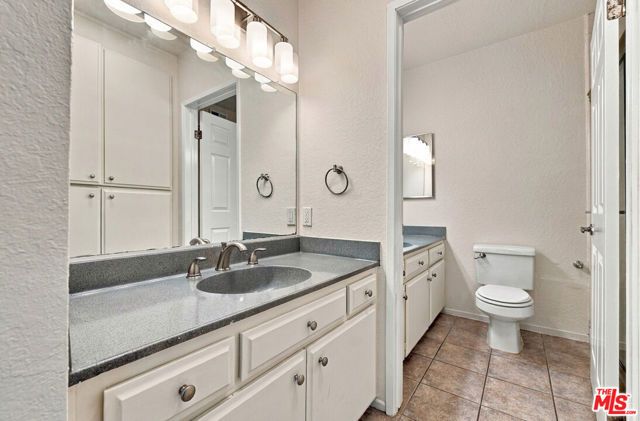 11918 Avon Way 102, Los Angeles, CA 90066