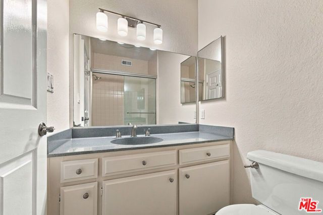 11918 Avon Way 102, Los Angeles, CA 90066