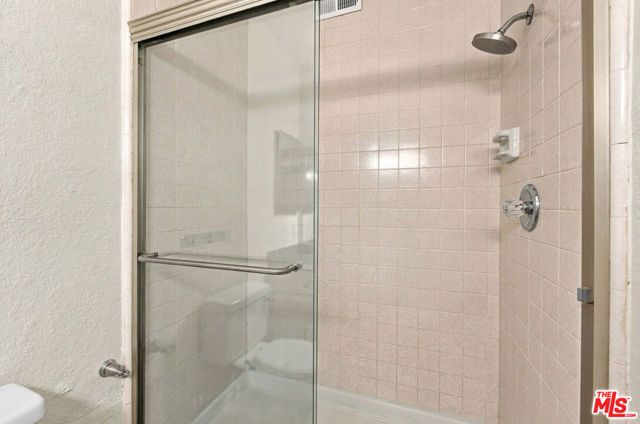 11918 Avon Way 102, Los Angeles, CA 90066
