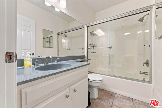11918 Avon Way 102, Los Angeles, CA 90066
