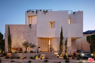 8164 Waring Avenue, Los Angeles, CA 90046