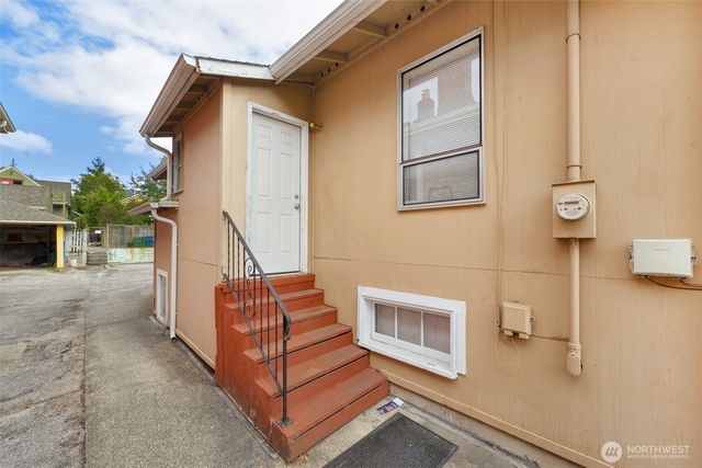 536 N 73rd Street, Seattle, WA 98103
