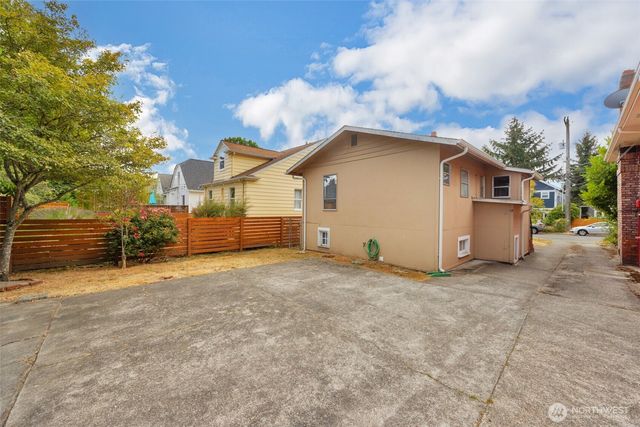 536 N 73rd Street, Seattle, WA 98103