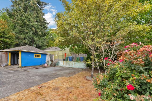 536 N 73rd Street, Seattle, WA 98103