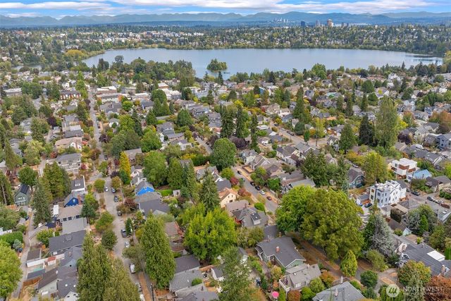 536 N 73rd Street, Seattle, WA 98103