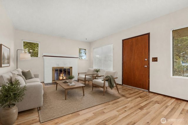 536 N 73rd Street, Seattle, WA 98103