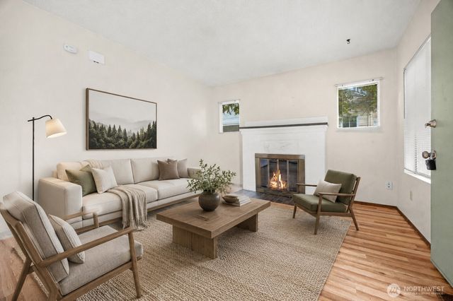 536 N 73rd Street, Seattle, WA 98103