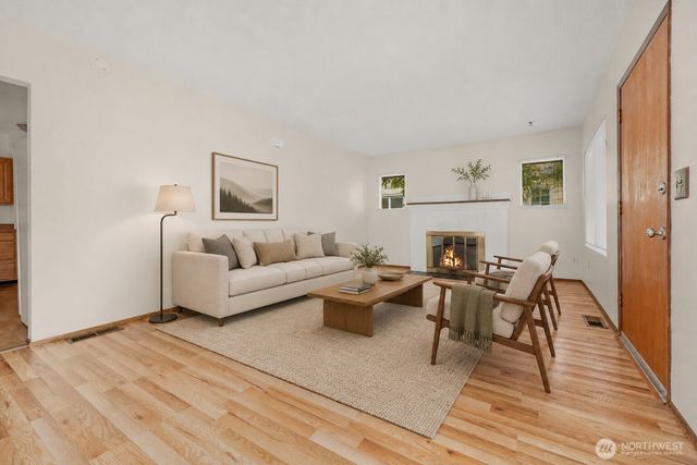 536 N 73rd Street, Seattle, WA 98103