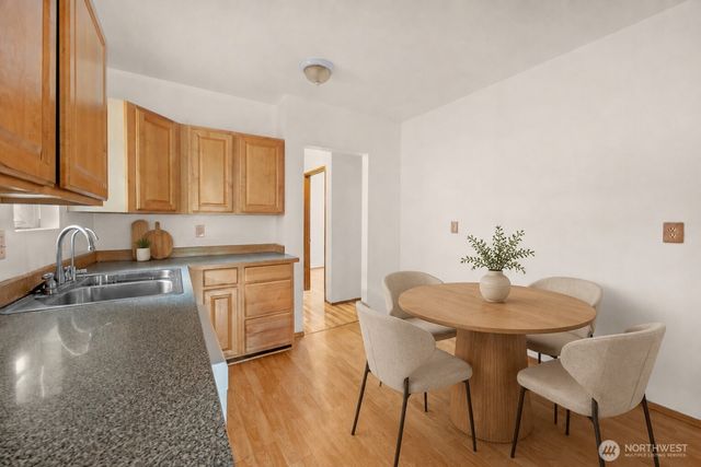536 N 73rd Street, Seattle, WA 98103