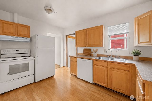 536 N 73rd Street, Seattle, WA 98103
