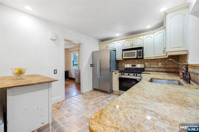335 River Road, New Milford, NJ 07646