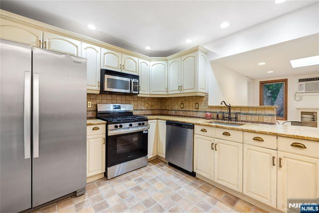 335 River Road, New Milford, NJ 07646