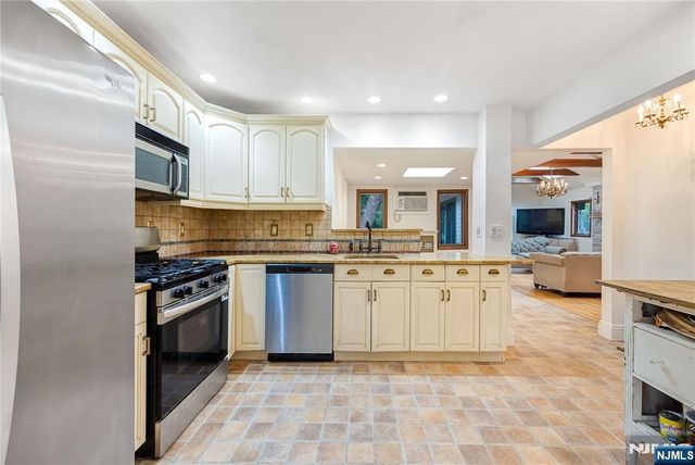 335 River Road, New Milford, NJ 07646