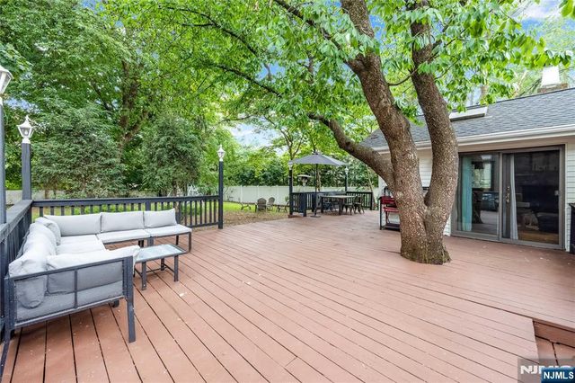 335 River Road, New Milford, NJ 07646