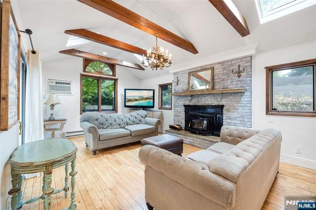 335 River Road, New Milford, NJ 07646