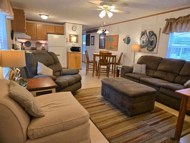 418 Delton Dr., Garden City Beach, SC 29576