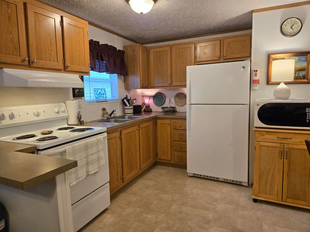418 Delton Dr., Garden City Beach, SC 29576
