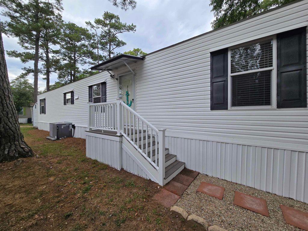 418 Delton Dr., Garden City Beach, SC 29576