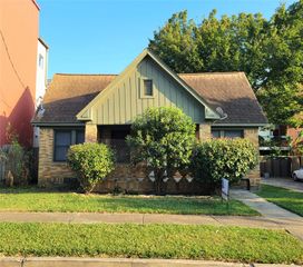 2811 Chenevert Street, Houston, TX 77004