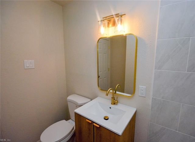 2410 Payne RD, Chesapeake, VA 23323