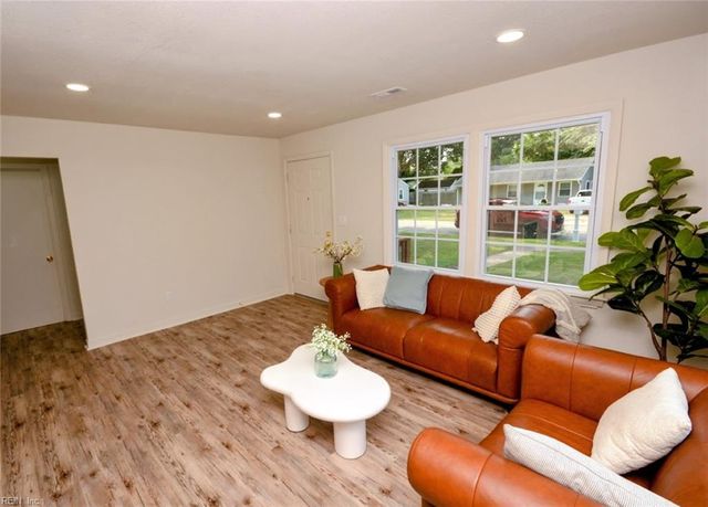 2410 Payne RD, Chesapeake, VA 23323
