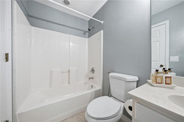 15078 Topsail CT, Naples, FL 34119
