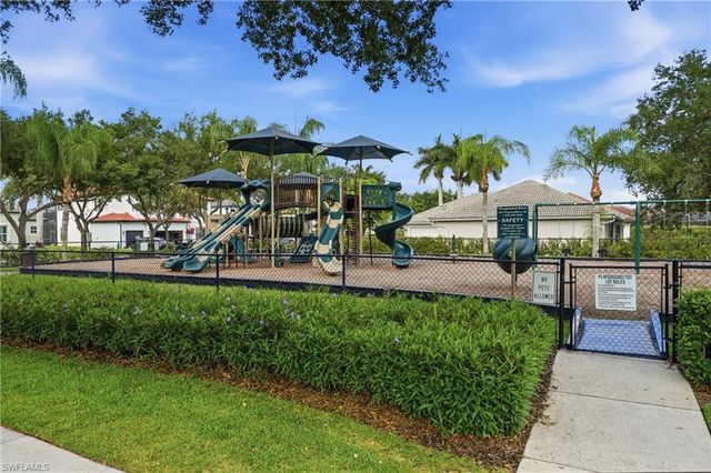15078 Topsail CT, Naples, FL 34119