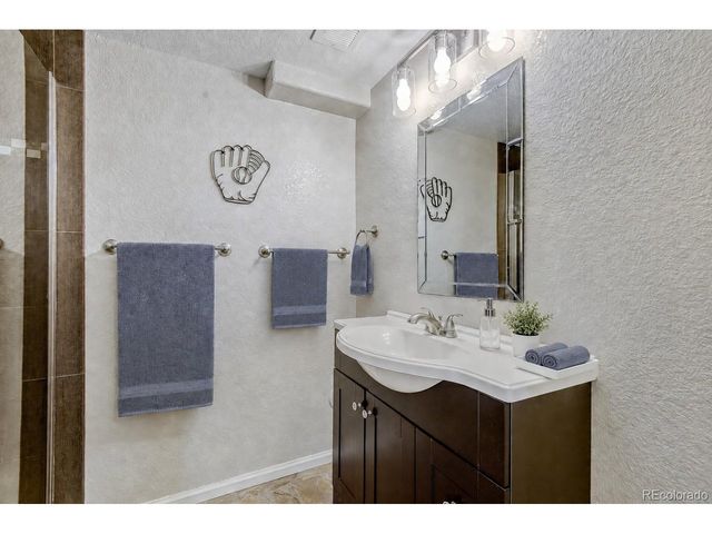 360 Kingbird Cir, Highlands Ranch, CO 80129