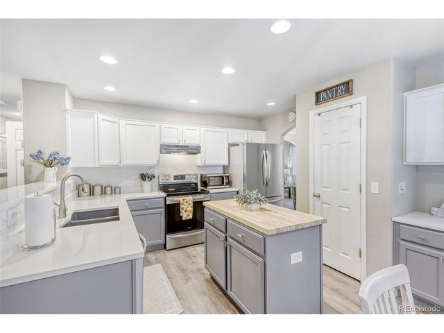 360 Kingbird Cir, Highlands Ranch, CO 80129