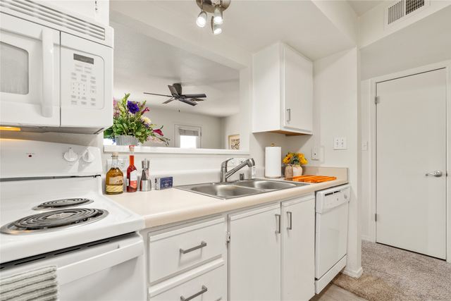2210 Miguel Chavez Road 1423, Santa Fe, NM 87505
