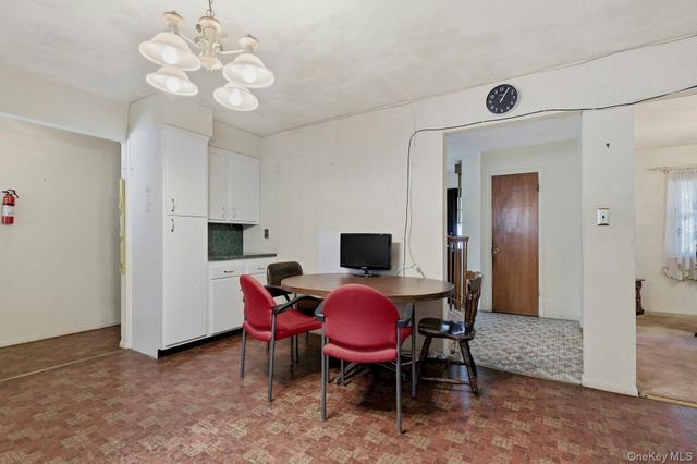 1 Hillcrest Road, Port Washington, NY 11050