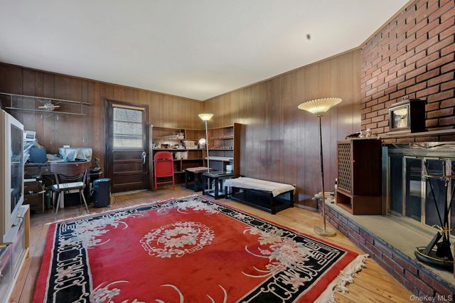 1 Hillcrest Road, Port Washington, NY 11050