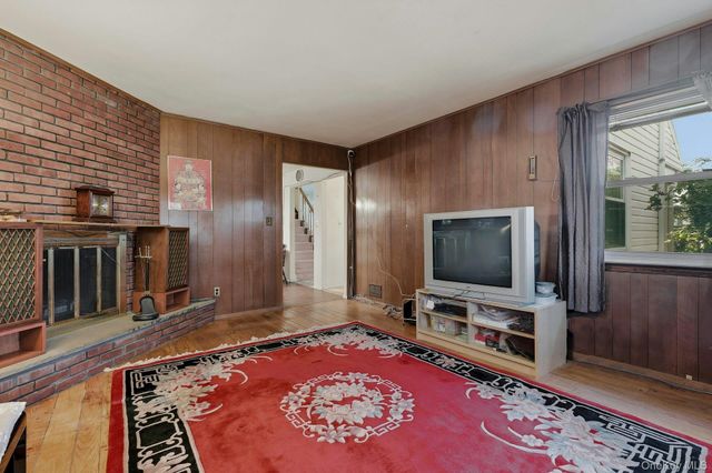 1 Hillcrest Road, Port Washington, NY 11050