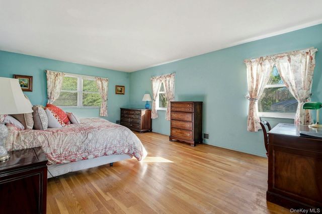 1 Hillcrest Road, Port Washington, NY 11050