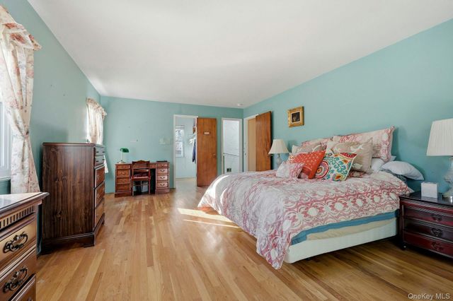 1 Hillcrest Road, Port Washington, NY 11050