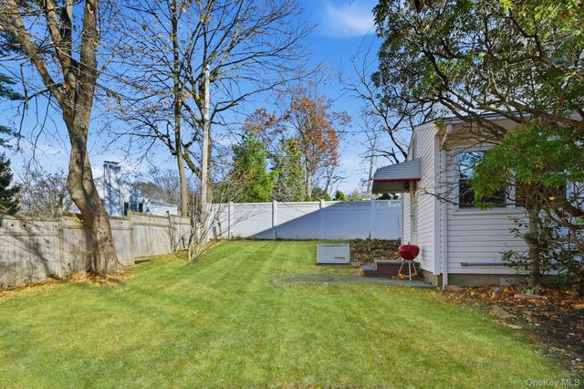 1 Hillcrest Road, Port Washington, NY 11050